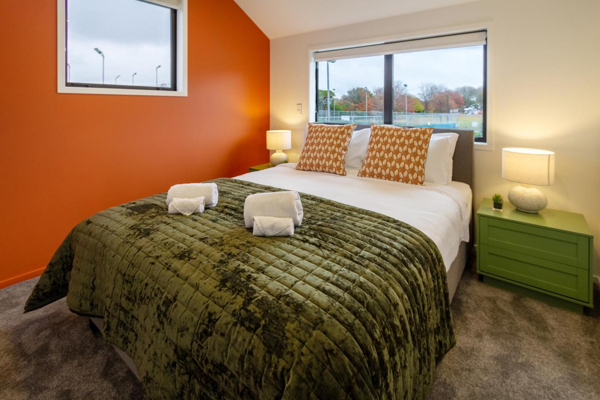 Serene Living 2 Bed With Carpark Christchurch Zewnętrze zdjęcie