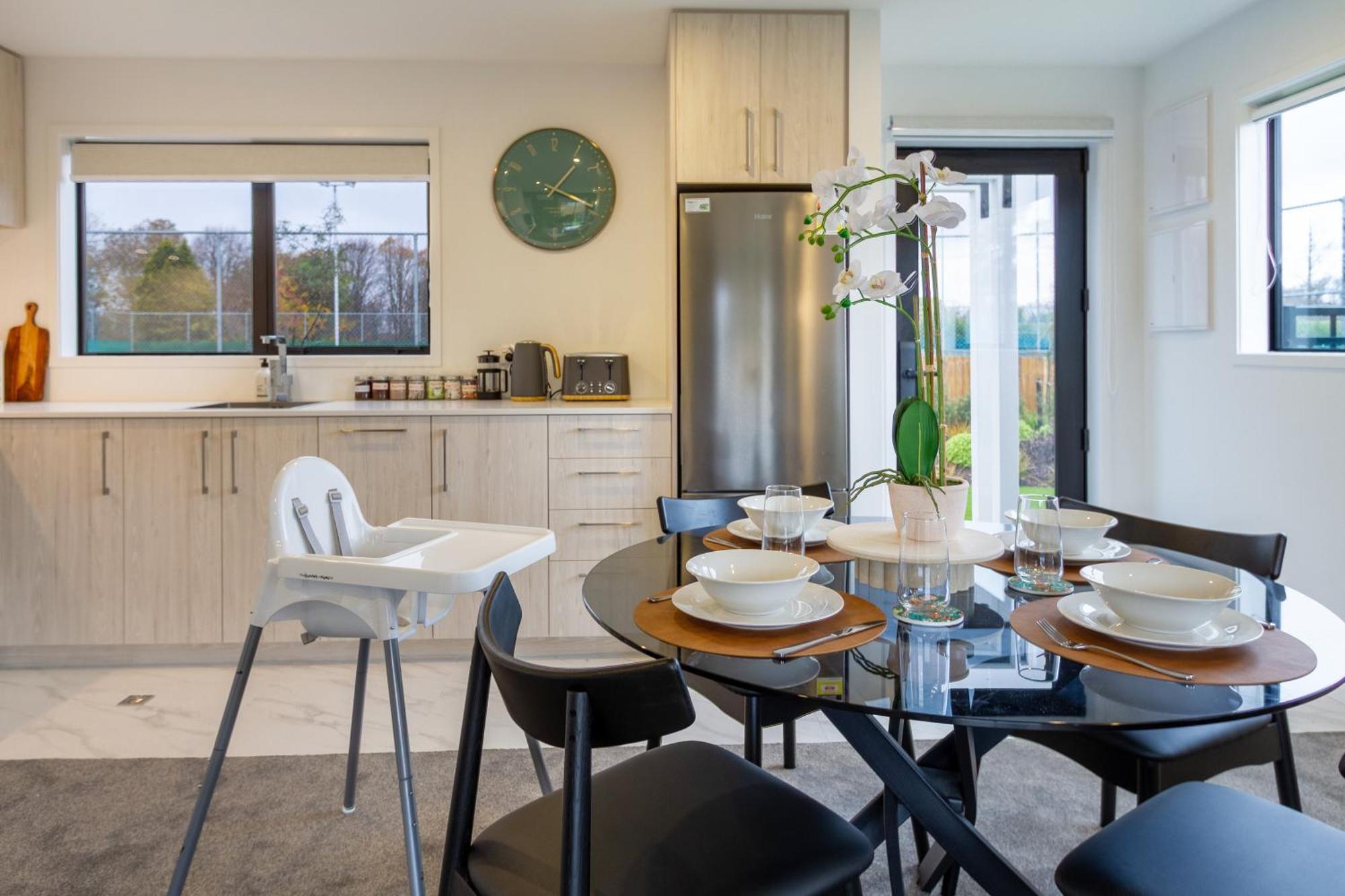 Serene Living 2 Bed With Carpark Christchurch Zewnętrze zdjęcie