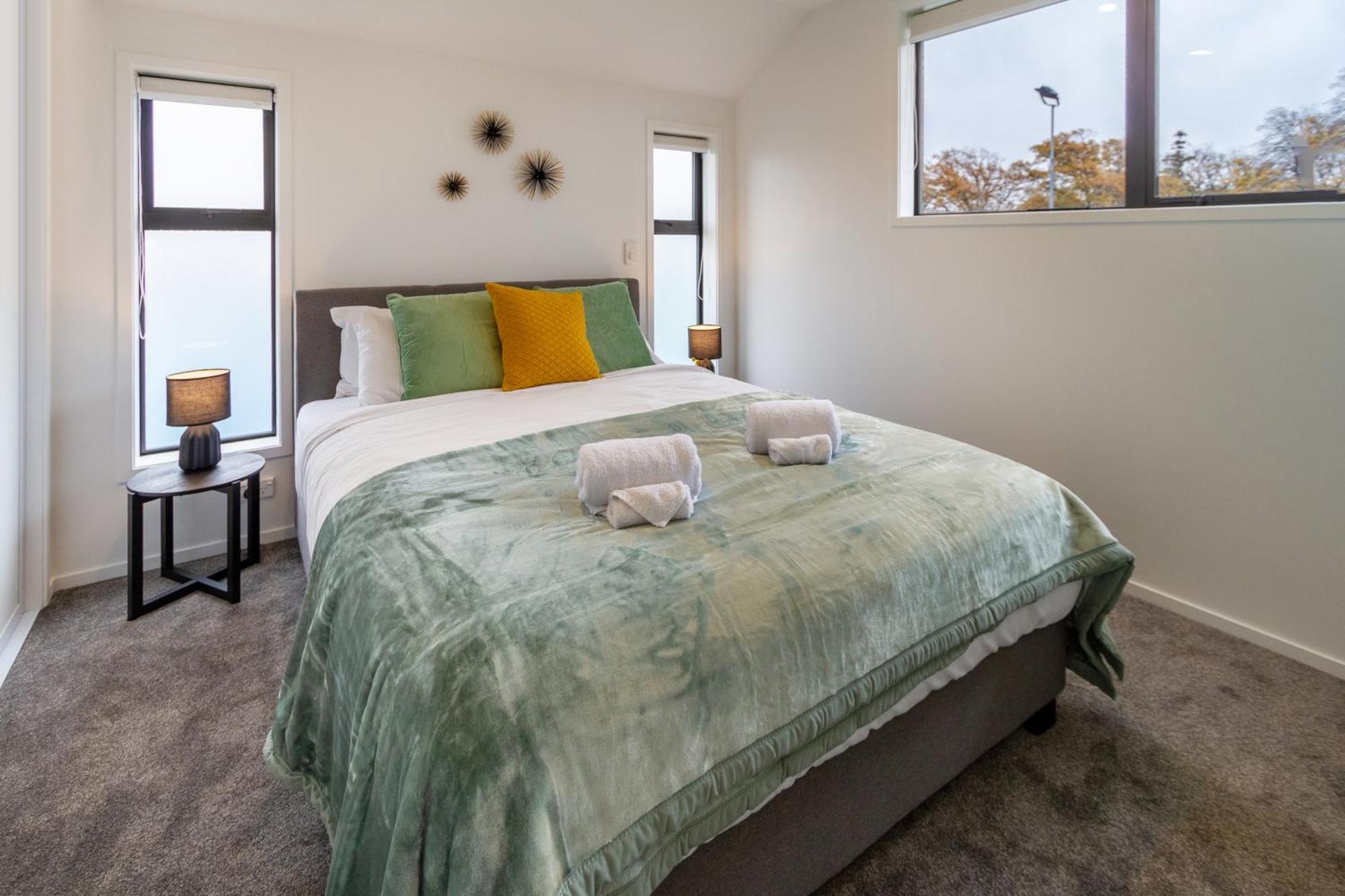 Serene Living 2 Bed With Carpark Christchurch Zewnętrze zdjęcie
