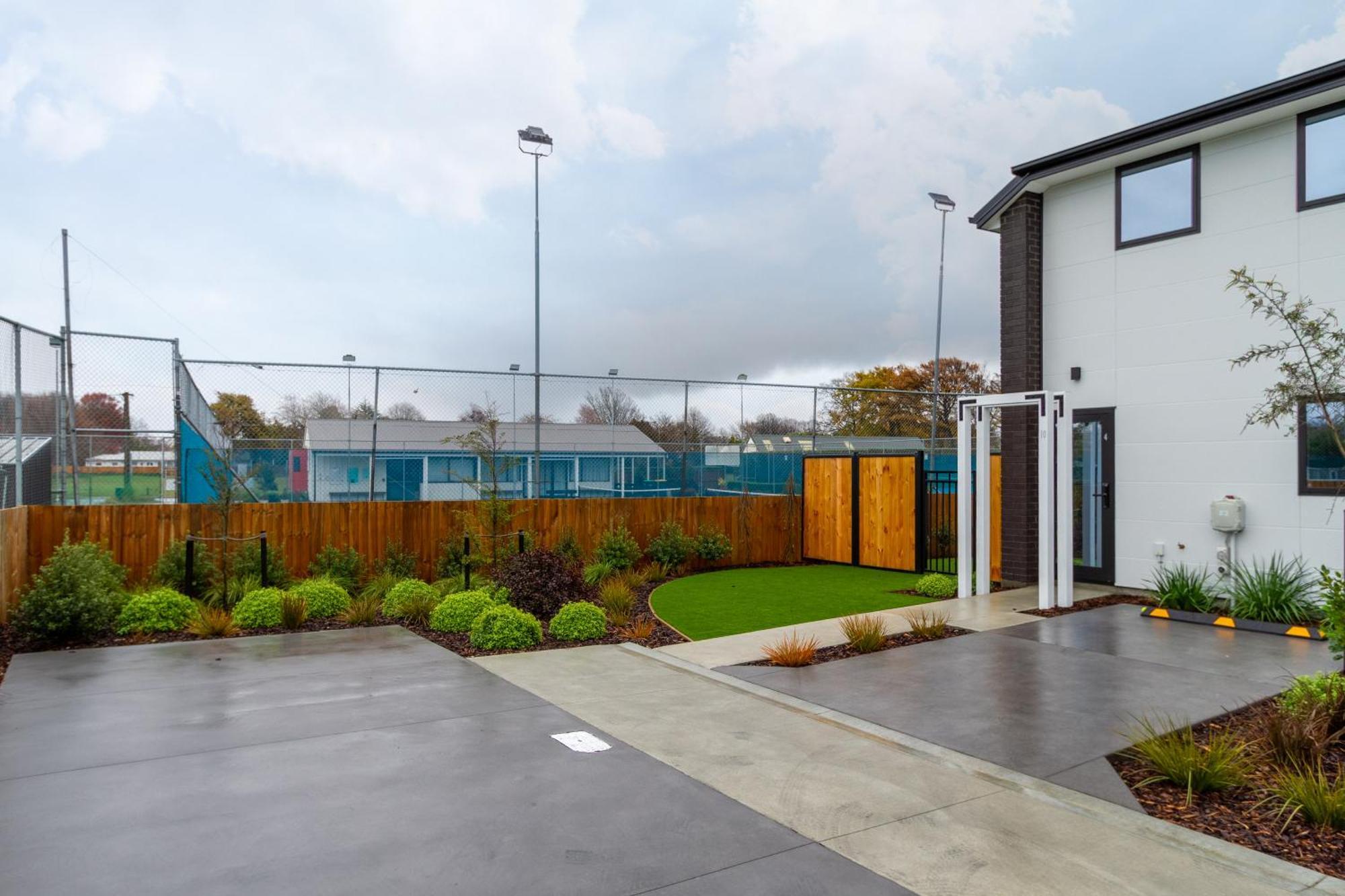 Serene Living 2 Bed With Carpark Christchurch Zewnętrze zdjęcie